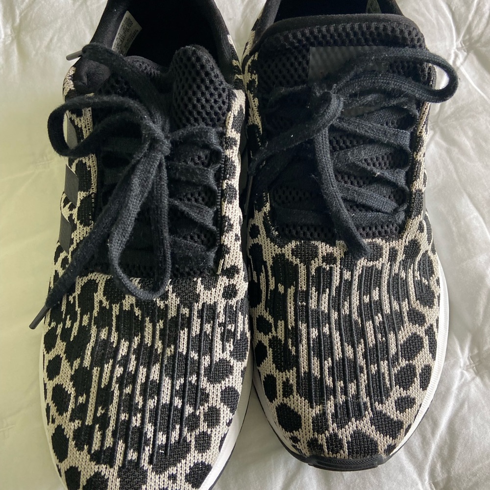 Womens Adidas swift run cheetah shoes size 9